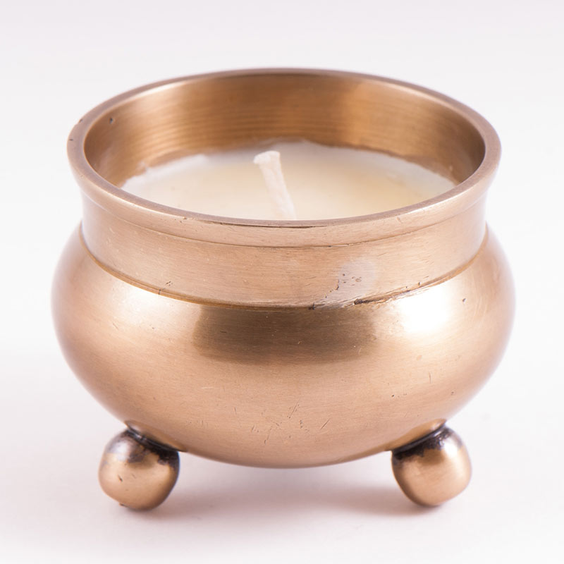Mari - Sojawachskerze in Messinggefäß