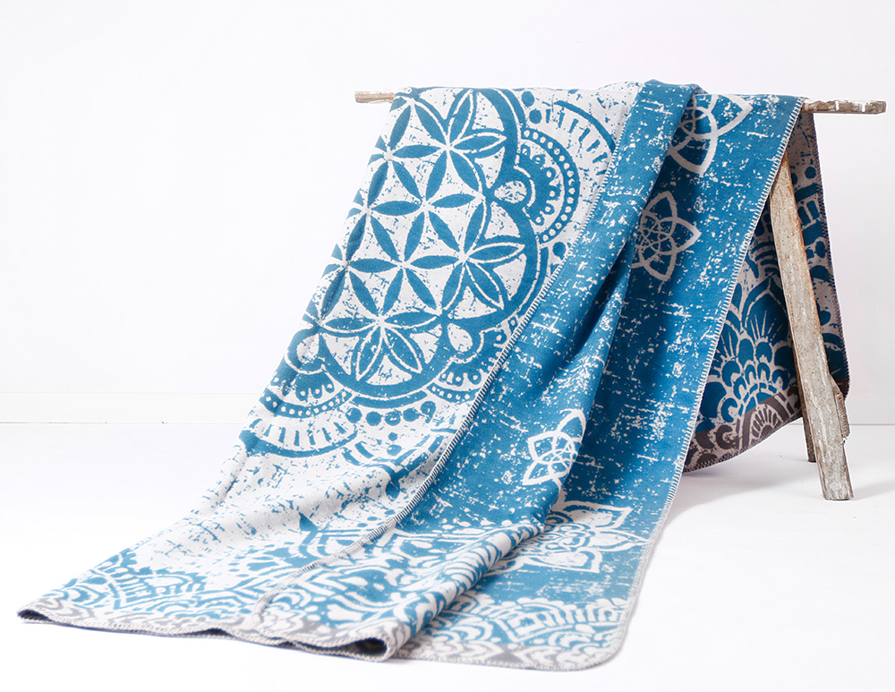 Blume des Lebens auf der Spirit of Om Kuscheldecke