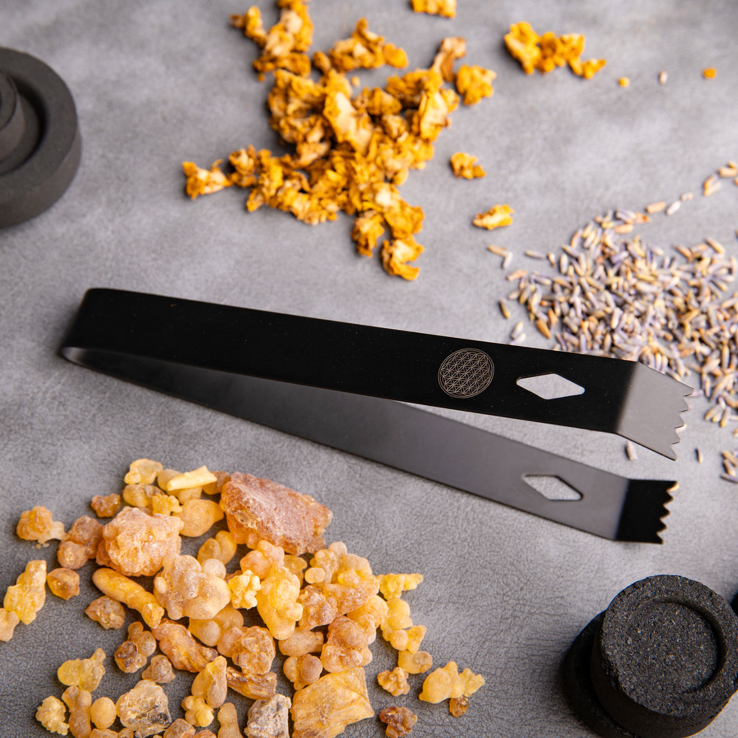 Räucherzange mit Blume des Lebens – Schwarz gepulvert